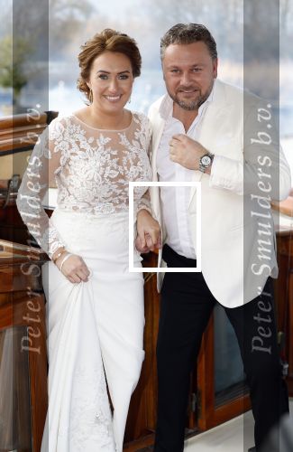 Maarssen 24 februari 2024
Wesly Bronkhorst en Raquel trouwen . Ze kwam met boot aanvaren , Dirk Zeelenberg heeft ze getrouwd.