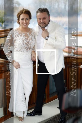 Maarssen 24 februari 2024
Wesly Bronkhorst en Raquel trouwen . Ze kwam met boot aanvaren , Dirk Zeelenberg heeft ze getrouwd.