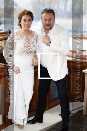 Maarssen 24 februari 2024
Wesly Bronkhorst en Raquel trouwen . Ze kwam met boot aanvaren , Dirk Zeelenberg heeft ze getrouwd.