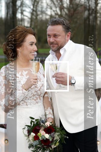 Maarssen 24 februari 2024
Wesly Bronkhorst en Raquel trouwen . Ze kwam met boot aanvaren , Dirk Zeelenberg heeft ze getrouwd.