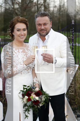 Maarssen 24 februari 2024
Wesly Bronkhorst en Raquel trouwen . Ze kwam met boot aanvaren , Dirk Zeelenberg heeft ze getrouwd.