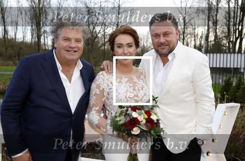 Maarssen 24 februari 2024
Wesly Bronkhorst en Raquel trouwen . Ze kwam met boot aanvaren , Dirk Zeelenberg heeft ze getrouwd.