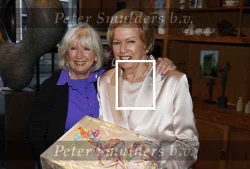 Breukelen 12 februari 2024
Ria Valk viert haar 65 jarig artiesten jubileum en krijgt een koninklijk onderscheiding van de burgemeester van de Ronde Venen. Ria Valk en Willeke Alberti