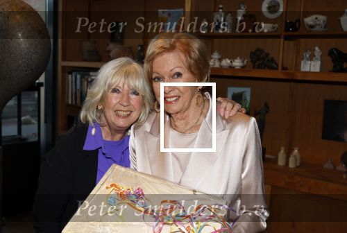 Breukelen 12 februari 2024
Ria Valk viert haar 65 jarig artiesten jubileum en krijgt een koninklijk onderscheiding van de burgemeester van de Ronde Venen. Ria Valk en Willeke Alberti