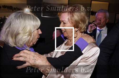 Breukelen 12 februari 2024
Ria Valk viert haar 65 jarig artiesten jubileum en krijgt een koninklijk onderscheiding van de burgemeester van de Ronde Venen. Ria Valk en Willeke Alberti