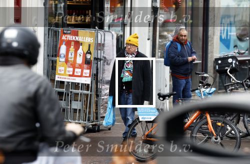 Amsterdam 9 fgebruari 2024
Youp v t Hek doet boodschappen bij AH en bellend op straat in het centrum van Amsterdam.