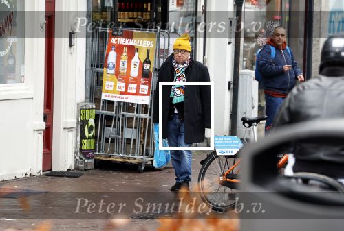 Amsterdam 9 fgebruari 2024
Youp v t Hek doet boodschappen bij AH en bellend op straat in het centrum van Amsterdam.