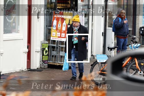 Amsterdam 9 fgebruari 2024
Youp v t Hek doet boodschappen bij AH en bellend op straat in het centrum van Amsterdam.