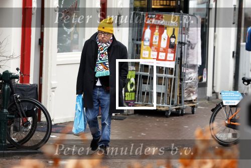 Amsterdam 9 fgebruari 2024
Youp v t Hek doet boodschappen bij AH en bellend op straat in het centrum van Amsterdam.