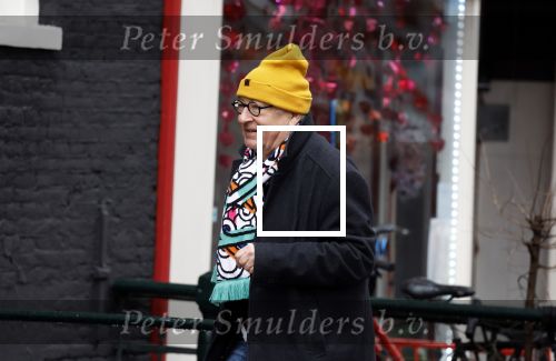 Amsterdam 9 fgebruari 2024
Youp v t Hek doet boodschappen bij AH en bellend op straat in het centrum van Amsterdam.