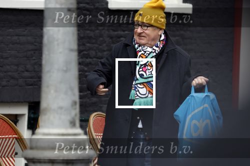 Amsterdam 9 fgebruari 2024
Youp v t Hek doet boodschappen bij AH en bellend op straat in het centrum van Amsterdam.