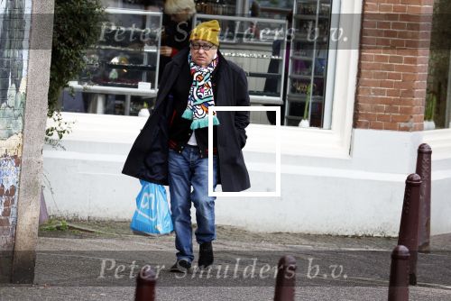 Amsterdam 9 fgebruari 2024
Youp v t Hek doet boodschappen bij AH en bellend op straat in het centrum van Amsterdam.