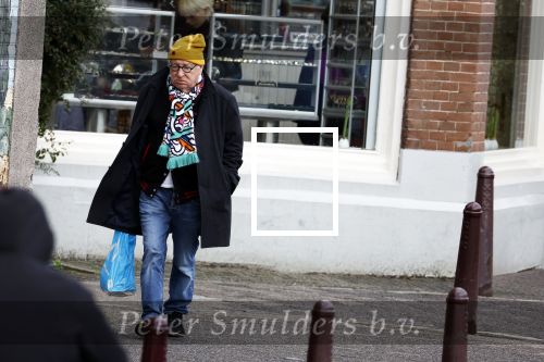 Amsterdam 9 fgebruari 2024
Youp v t Hek doet boodschappen bij AH en bellend op straat in het centrum van Amsterdam.