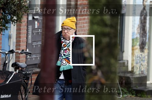Amsterdam 9 fgebruari 2024
Youp v t Hek doet boodschappen bij AH en bellend op straat in het centrum van Amsterdam.