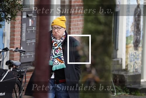 Amsterdam 9 fgebruari 2024
Youp v t Hek doet boodschappen bij AH en bellend op straat in het centrum van Amsterdam.