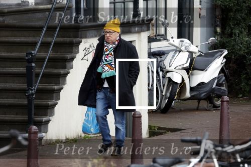 Amsterdam 9 fgebruari 2024
Youp v t Hek doet boodschappen bij AH en bellend op straat in het centrum van Amsterdam.