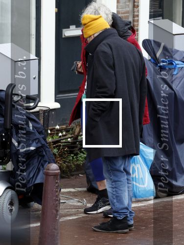 Amsterdam 9 fgebruari 2024
Youp v t Hek doet boodschappen bij AH en bellend op straat in het centrum van Amsterdam.