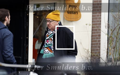 Amsterdam 9 fgebruari 2024
Youp v t Hek doet boodschappen bij AH en bellend op straat in het centrum van Amsterdam.