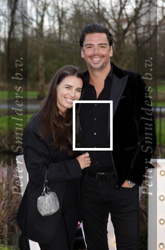 Maarssen 24 februari 2024
Wesly Bronkhorst en Raquel trouwen . Ze kwam met boot aanvaren , Dirk Zeelenberg heeft ze getrouwd. Yves Berendse kwam met zijn. vriendin