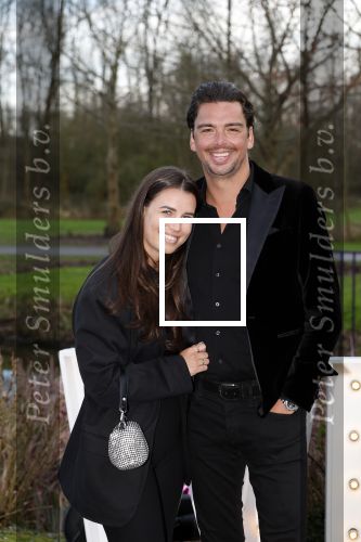 Maarssen 24 februari 2024
Wesly Bronkhorst en Raquel trouwen . Ze kwam met boot aanvaren , Dirk Zeelenberg heeft ze getrouwd. Yves Berendse kwam met zijn. vriendin