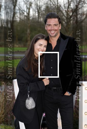 Maarssen 24 februari 2024
Wesly Bronkhorst en Raquel trouwen . Ze kwam met boot aanvaren , Dirk Zeelenberg heeft ze getrouwd. Yves Berendse kwam met zijn. vriendin