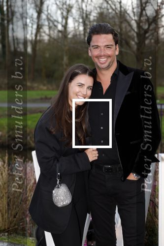 Maarssen 24 februari 2024
Wesly Bronkhorst en Raquel trouwen . Ze kwam met boot aanvaren , Dirk Zeelenberg heeft ze getrouwd. Yves Berendse kwam met zijn. vriendin