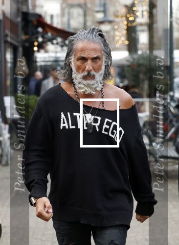Amsterdam 20 januari 2024
Bas Smit en Zeus met Alter Ego truien op de cornelis schuytstraat