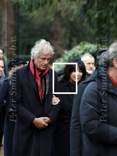 Amsterdam 24 januari 2025
Crematie Manuela Kemp op zorgvlied in Amsterdam. Jeroen Pauw met ex vriendin Nimet Akdemir