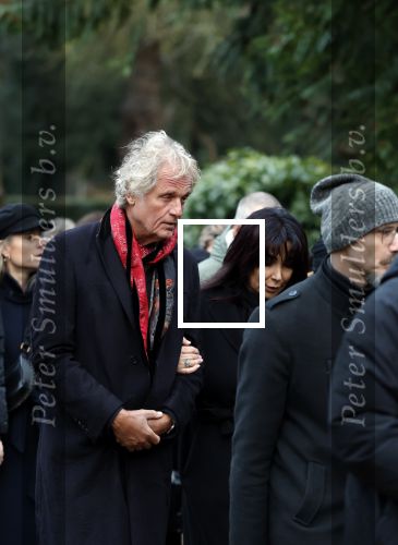 Amsterdam 24 januari 2025
Crematie Manuela Kemp op zorgvlied in Amsterdam. Jeroen Pauw met ex vriendin Nimet Akdemir