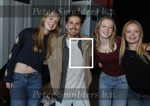 Den Bosch 7 februari 2026
Andre Hazes treedt op het vakatiefestival in de brabanthallen in Den Bosch .
Hij heeft ook samen met Noa een tatoo op zijn hand laten zetten. Andre Hazes met fans op de foto