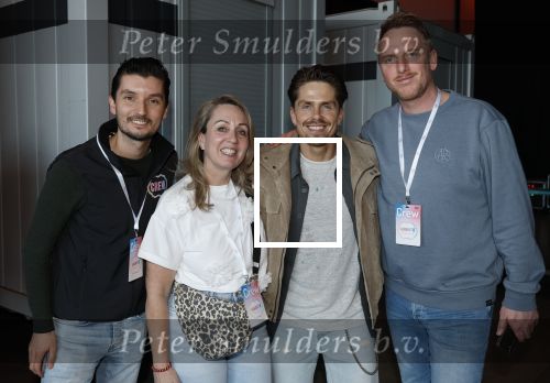 Den Bosch 7 februari 2026
Andre Hazes treedt op het vakatiefestival in de brabanthallen in Den Bosch .
Hij heeft ook samen met Noa een tatoo op zijn hand laten zetten. Andre Hazes met fans op de foto