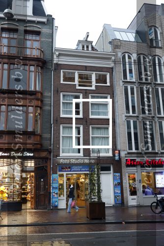 Amsterdam 10 februari 2026
Angela Groohuizen woont in een appartement tegen over de Munt en de Bloemetjemarkt.