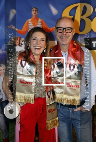 Tilburg 29 januari 2026
Premiere de Bevers in de schouwburg van Tilburg . John de Bever en Kees de Bever geven een voorstelling met oa Bas Muijs Adje v Bavel en Mariska v Kolck. Annemarie Bruning met haar man