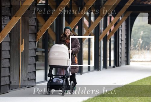 Amsterdam 30 januari 2026
Buiten gewone gezinnen, het nieuwe boek van acteur, columnist en podcastmaker Diego Gonzalez-Clark is vandaag gepresenteerd. Anouk Maas kwam met haar pasgeboren dochtertje