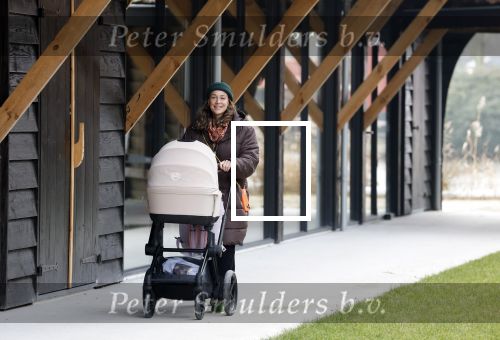 Amsterdam 30 januari 2026
Buiten gewone gezinnen, het nieuwe boek van acteur, columnist en podcastmaker Diego Gonzalez-Clark is vandaag gepresenteerd. Anouk Maas kwam met haar pasgeboren dochtertje
