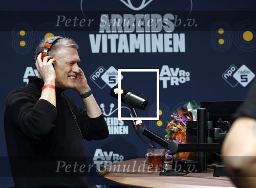 Hilversum 19 februari 2026
Rick van Velthuysen, Bas Westerweel, Hans Schiffers en Mirjam Verhoef tijdens de viering van het 80-jarig jubileum van Arbeidsvitaminen. Het langstlopende nationale radioprogramma viert dit met een live-uitzending vanuit de Vioolkist in Hilversum