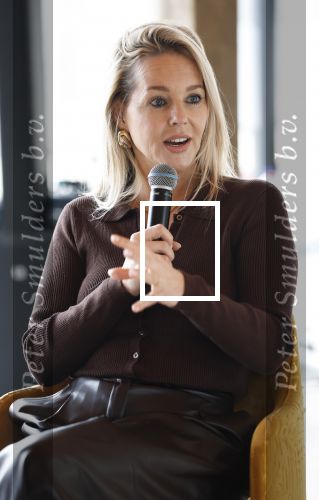 Amsterdam 30 januari 2026
Buiten gewone gezinnen, het nieuwe boek van acteur, columnist en podcastmaker Diego Gonzalez-Clark is vandaag gepresenteerd. Chantal Janzen ontving het eerste boek .