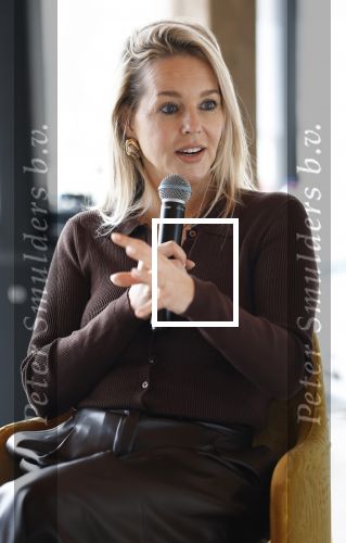 Amsterdam 30 januari 2026
Buiten gewone gezinnen, het nieuwe boek van acteur, columnist en podcastmaker Diego Gonzalez-Clark is vandaag gepresenteerd. Chantal Janzen ontving het eerste boek .