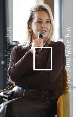 Amsterdam 30 januari 2026
Buiten gewone gezinnen, het nieuwe boek van acteur, columnist en podcastmaker Diego Gonzalez-Clark is vandaag gepresenteerd. Chantal Janzen ontving het eerste boek .