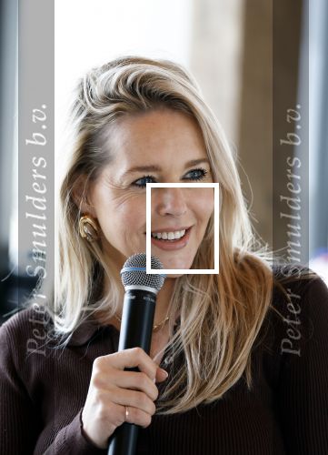 Amsterdam 30 januari 2026
Buiten gewone gezinnen, het nieuwe boek van acteur, columnist en podcastmaker Diego Gonzalez-Clark is vandaag gepresenteerd. Chantal Janzen ontving het eerste boek .