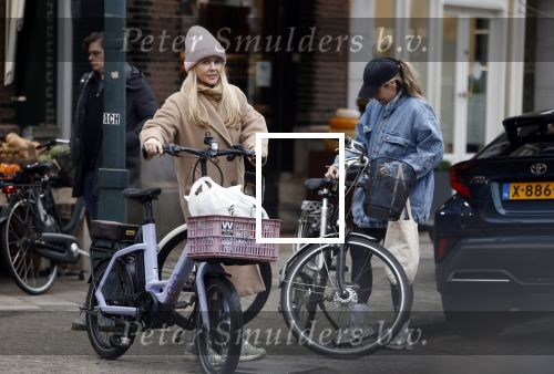 Amsterxdam 16 januari 2026
Chantal Janzen en Tina de Bruin doen samen boodschappen in Amsterdam zuid
