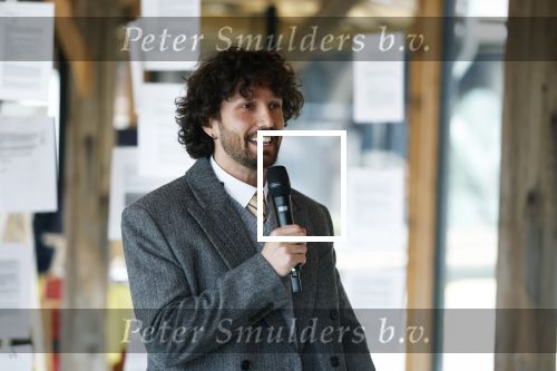 Amsterdam 30 januari 2026
Buiten gewone gezinnen, het nieuwe boek van acteur, columnist en podcastmaker Diego Gonzalez-Clark is vandaag gepresenteerd. Chantal Janzen ontving het eerste boek .