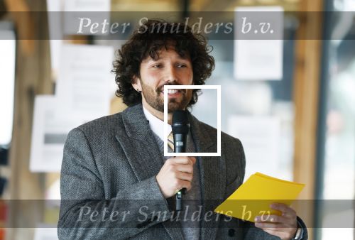 Amsterdam 30 januari 2026
Buiten gewone gezinnen, het nieuwe boek van acteur, columnist en podcastmaker Diego Gonzalez-Clark is vandaag gepresenteerd. Chantal Janzen ontving het eerste boek .