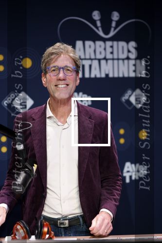 Hilversum 19 februari 2026
Rick van Velthuysen, Bas Westerweel, Hans Schiffers en Mirjam Verhoef tijdens de viering van het 80-jarig jubileum van Arbeidsvitaminen. Het langstlopende nationale radioprogramma viert dit met een live-uitzending vanuit de Vioolkist in Hilversum