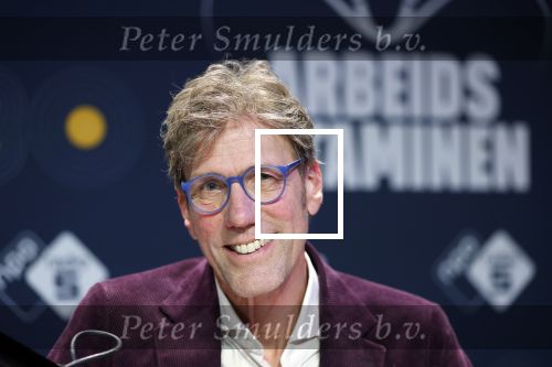 Hilversum 19 februari 2026
Rick van Velthuysen, Bas Westerweel, Hans Schiffers en Mirjam Verhoef tijdens de viering van het 80-jarig jubileum van Arbeidsvitaminen. Het langstlopende nationale radioprogramma viert dit met een live-uitzending vanuit de Vioolkist in Hilversum