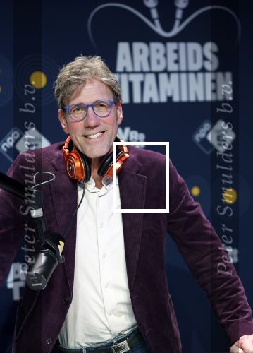 Hilversum 19 februari 2026
Rick van Velthuysen, Bas Westerweel, Hans Schiffers en Mirjam Verhoef tijdens de viering van het 80-jarig jubileum van Arbeidsvitaminen. Het langstlopende nationale radioprogramma viert dit met een live-uitzending vanuit de Vioolkist in Hilversum