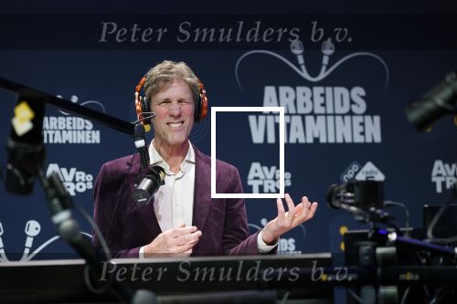 Hilversum 19 februari 2026
Rick van Velthuysen, Bas Westerweel, Hans Schiffers en Mirjam Verhoef tijdens de viering van het 80-jarig jubileum van Arbeidsvitaminen. Het langstlopende nationale radioprogramma viert dit met een live-uitzending vanuit de Vioolkist in Hilversum