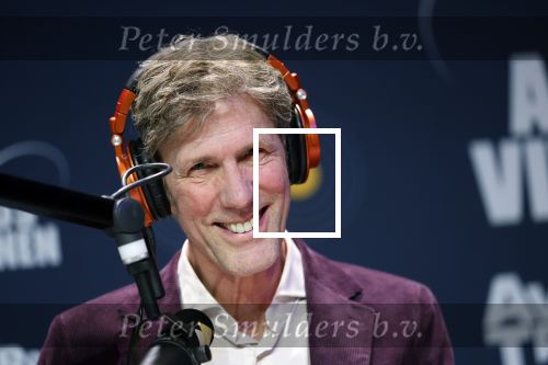Hilversum 19 februari 2026
Rick van Velthuysen, Bas Westerweel, Hans Schiffers en Mirjam Verhoef tijdens de viering van het 80-jarig jubileum van Arbeidsvitaminen. Het langstlopende nationale radioprogramma viert dit met een live-uitzending vanuit de Vioolkist in Hilversum
