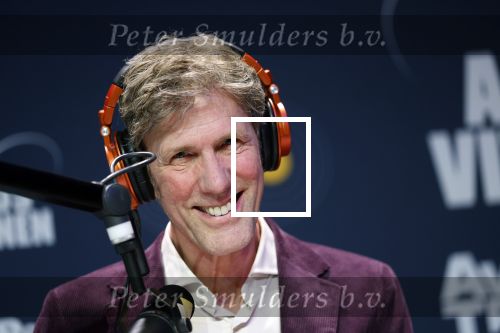 Hilversum 19 februari 2026
Rick van Velthuysen, Bas Westerweel, Hans Schiffers en Mirjam Verhoef tijdens de viering van het 80-jarig jubileum van Arbeidsvitaminen. Het langstlopende nationale radioprogramma viert dit met een live-uitzending vanuit de Vioolkist in Hilversum