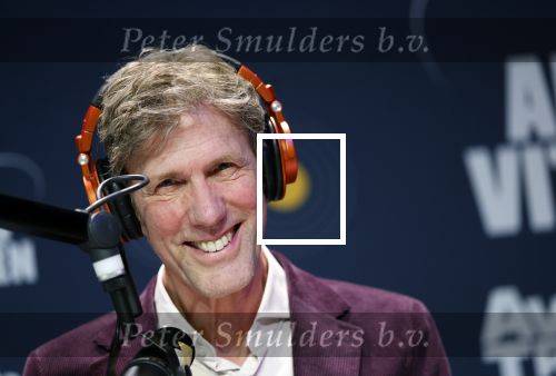 Hilversum 19 februari 2026
Rick van Velthuysen, Bas Westerweel, Hans Schiffers en Mirjam Verhoef tijdens de viering van het 80-jarig jubileum van Arbeidsvitaminen. Het langstlopende nationale radioprogramma viert dit met een live-uitzending vanuit de Vioolkist in Hilversum